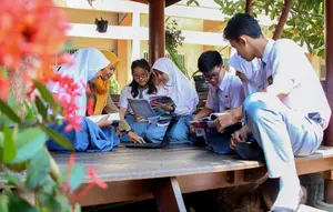 Ilustrasi belajar, siswa, murid, pelajar, sekolah, SMA. (Photo by Ed Us on Unsplash)