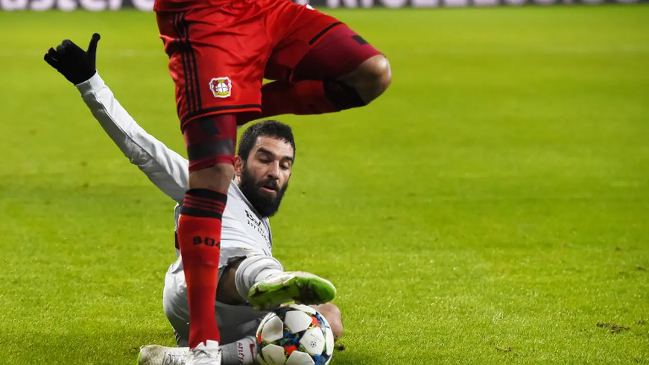 Arda Turan Buka Pintu Tinggalkan Atletico Madrid 