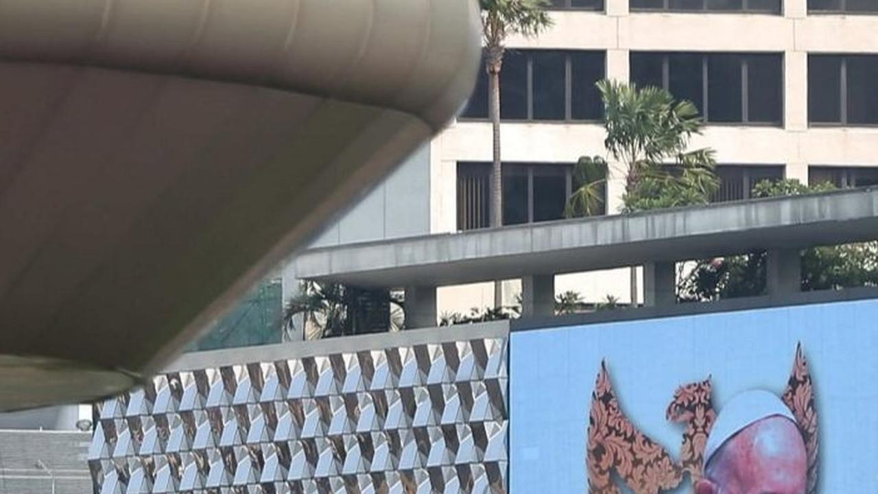 Selain layar LED di Bundaran HI, berbagai persiapan lainnya juga tengah dilakukan untuk menyambut kedatangan Paus. Salah satunya Gereja Katedral di Jakarta telah siap menyambut kedatangannya. Foto: merdeka.com / Angga Yuniar