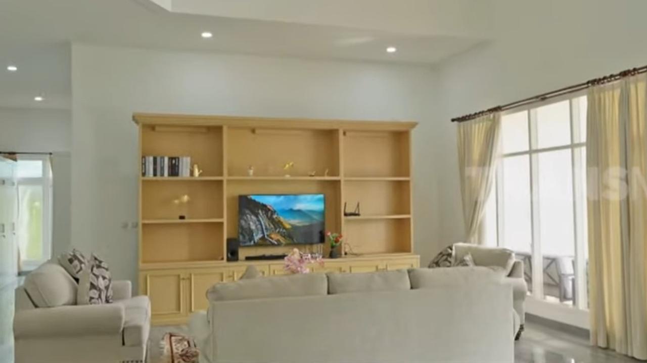 Potret Rumah Baru Angbeen Rishi & Adly Fairuz, Mewah Seluas 1.200 Meter di Kawasan Elit - Hadiah dari Orangtua