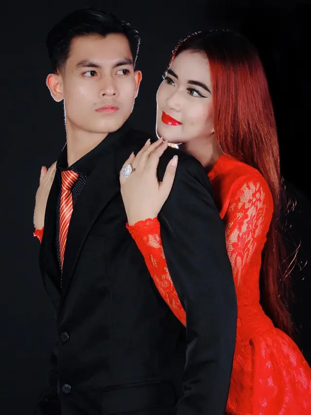 Beda Gaya 7 Artis Jebolan D'Academy saat Prewedding dengan Berbagai Tema