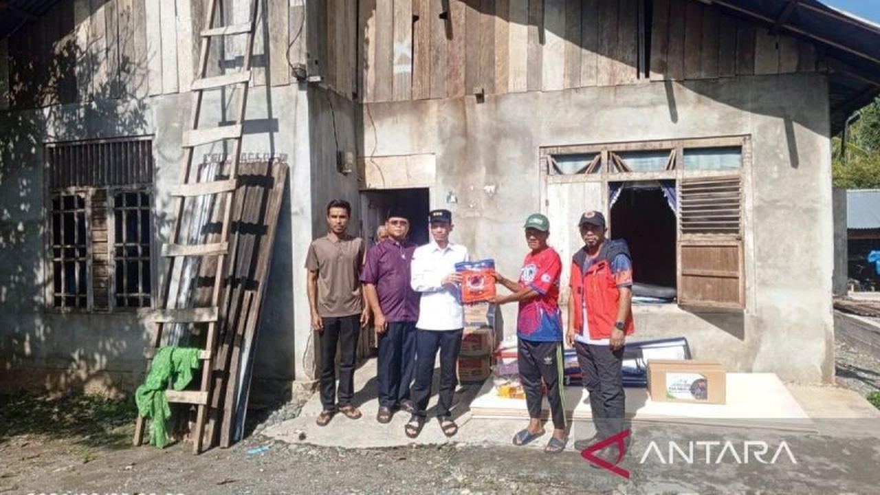 Pemkab Aceh Barat Salurkan Bantuan Korban Puting Beliung, Bantu Warga Perbaiki Rumah
