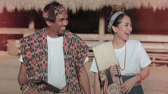 FOTO: Momen Liburan Glenn Fredly dan Mutia Ayu di Sumba yang Menawan