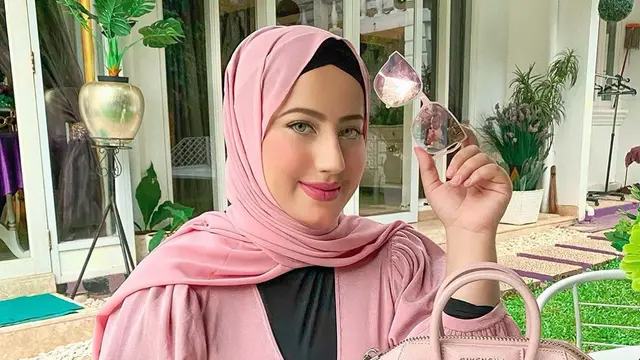 7 Potret Tasyi Athasyia Kembaran Tasya Farasya saat Pakai Hijab, Memesona