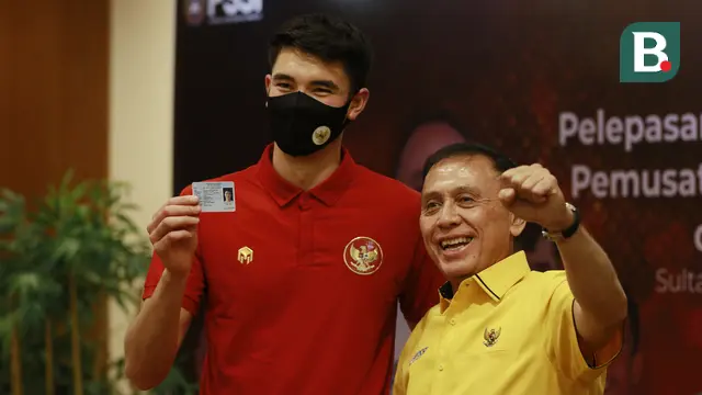 Foto: Cerianya Elkan Baggott Pamer KTP di Acara Pelepasan Timnas Piala AFF 2020 Menuju Pemusatan Latihan di Turki