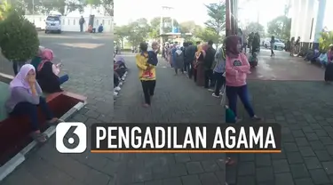 Baru-baru ini beredar video antrian panjang warga di Pengadilan Agama Soreang, Kabupaten Bandung.