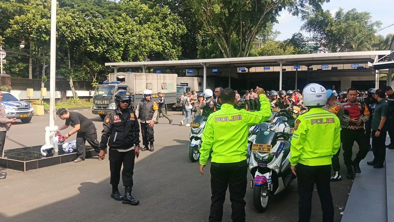 Polisi Disebar Kawal Perayaan Natal 2025 di Bandung, Patroli Keliling Gereja