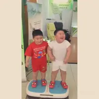 Video anak kembar joget getar ini jadi viral di media sosial. (Via: instagram.com/meisketenjune)