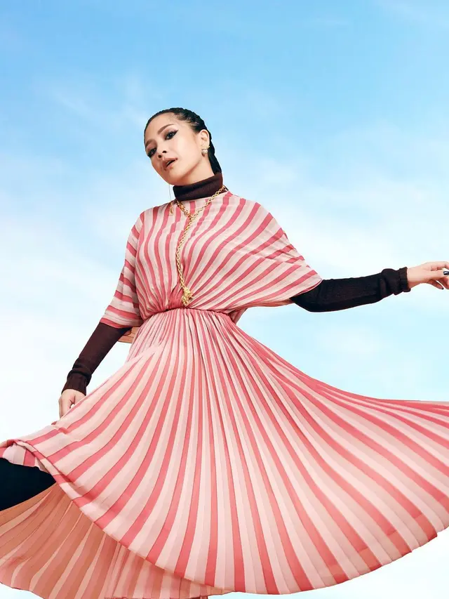 6 Gaya Pemotretan Nagita Slavina dengan Makeup Tebal, Bikin Pangling