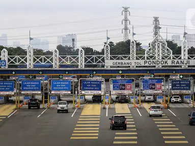 Kendaraan melintasi Gerbang Tol Pondok Ranji di Tangerang Selatan, Banten, Senin (18/1/2021). PT Jasa Marga (Persero) Tbk melakukan penyesuaian tarif tol lingkar luar Jakarta (JORR) seperti W2S, W2U, S, E, Ulujami-Pondok Aren, ATP, dan Bintaro Viaduct-Pondok Ranji. (Liputan6.com/Johan Tallo)