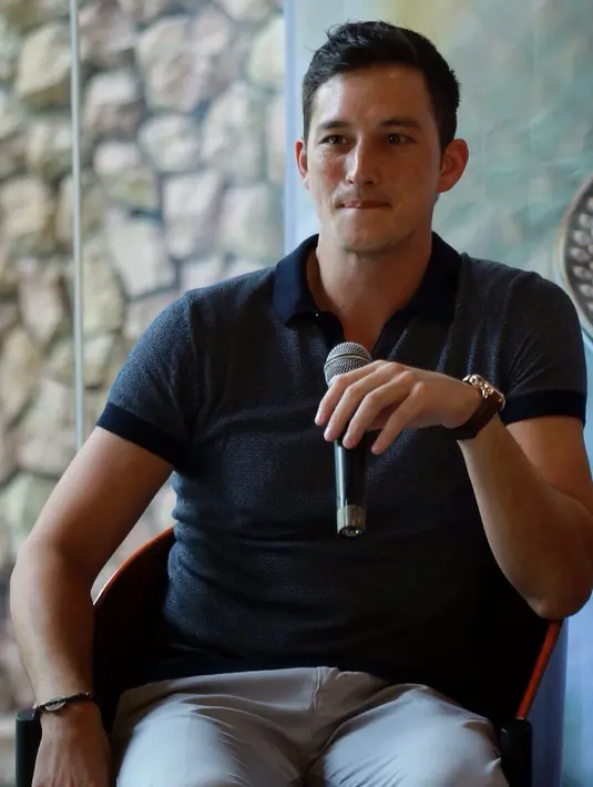 Sejak resmi cerai pada tahun 2012 silam, Mike banyak dikait-kaitkan dengan beberapa wanita cantik. Kini, ia dikabarkan tengah dekat dengan Raline karena foto yang diunggahnya ke media sosial. (Galih W. Satria/Bintang.com)