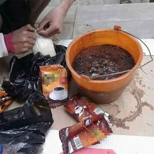 6 Wadah Minuman ala Kuli Bangunan Ini Nyeleneh, Bikin Tepuk Jidat