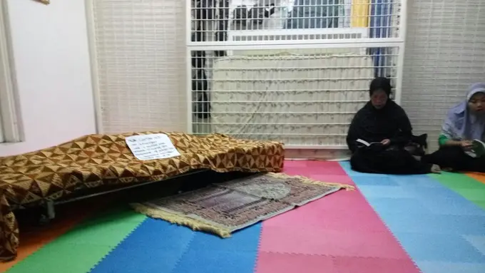 [Bintang] Turut Belasungkawa, Komedian Berdatangan ke Rumah Komeng