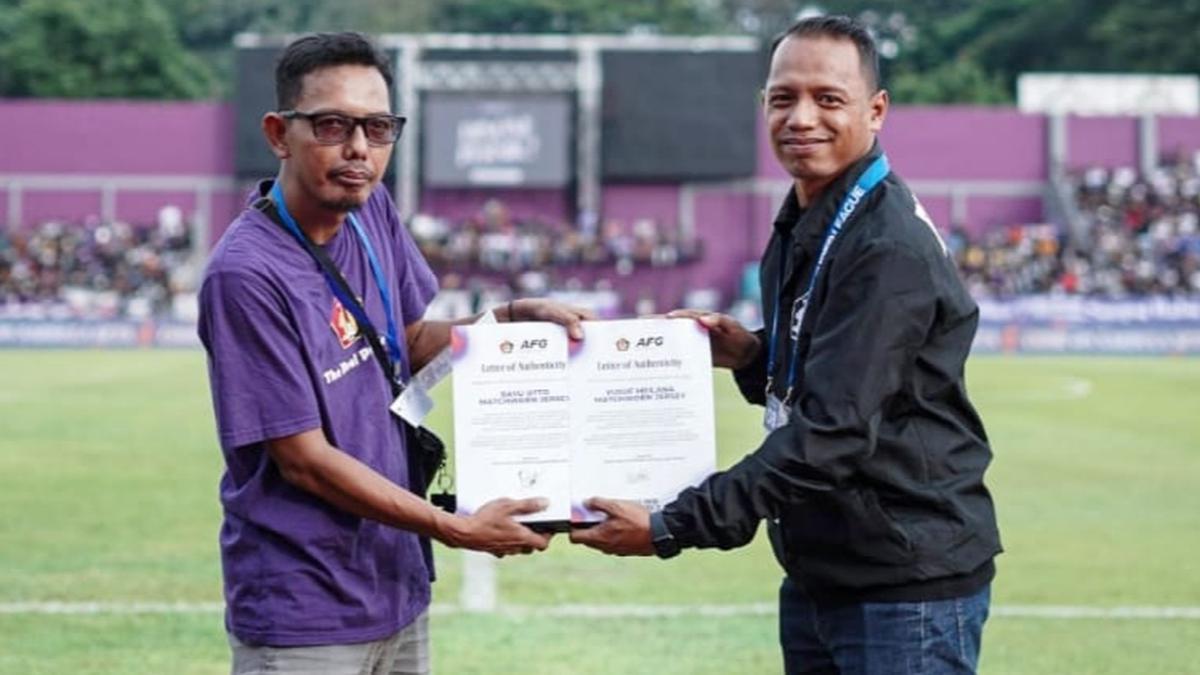 Garis Keras Reborn Tunjukkan Kepedulian, Borong Jersey Persik untuk Donasi Korban Bencana Sumatra