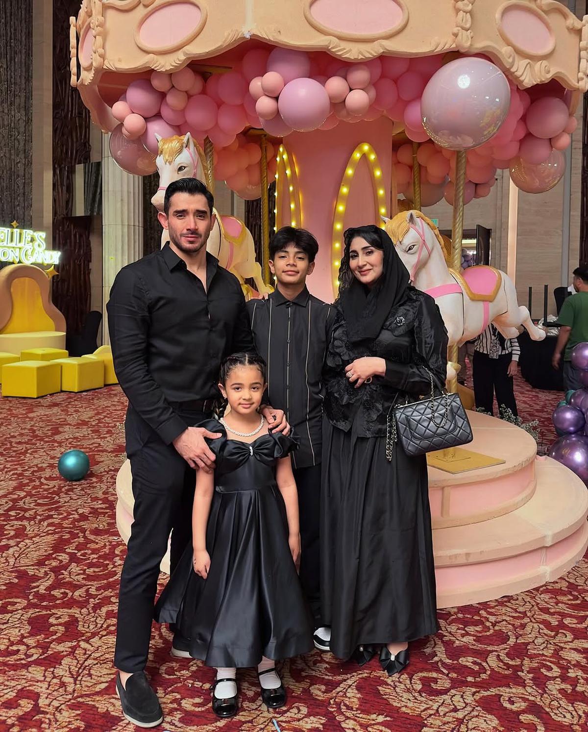 7 Potret Tania Nadira Bersama Ibu dan Adik yang Cantik Semua