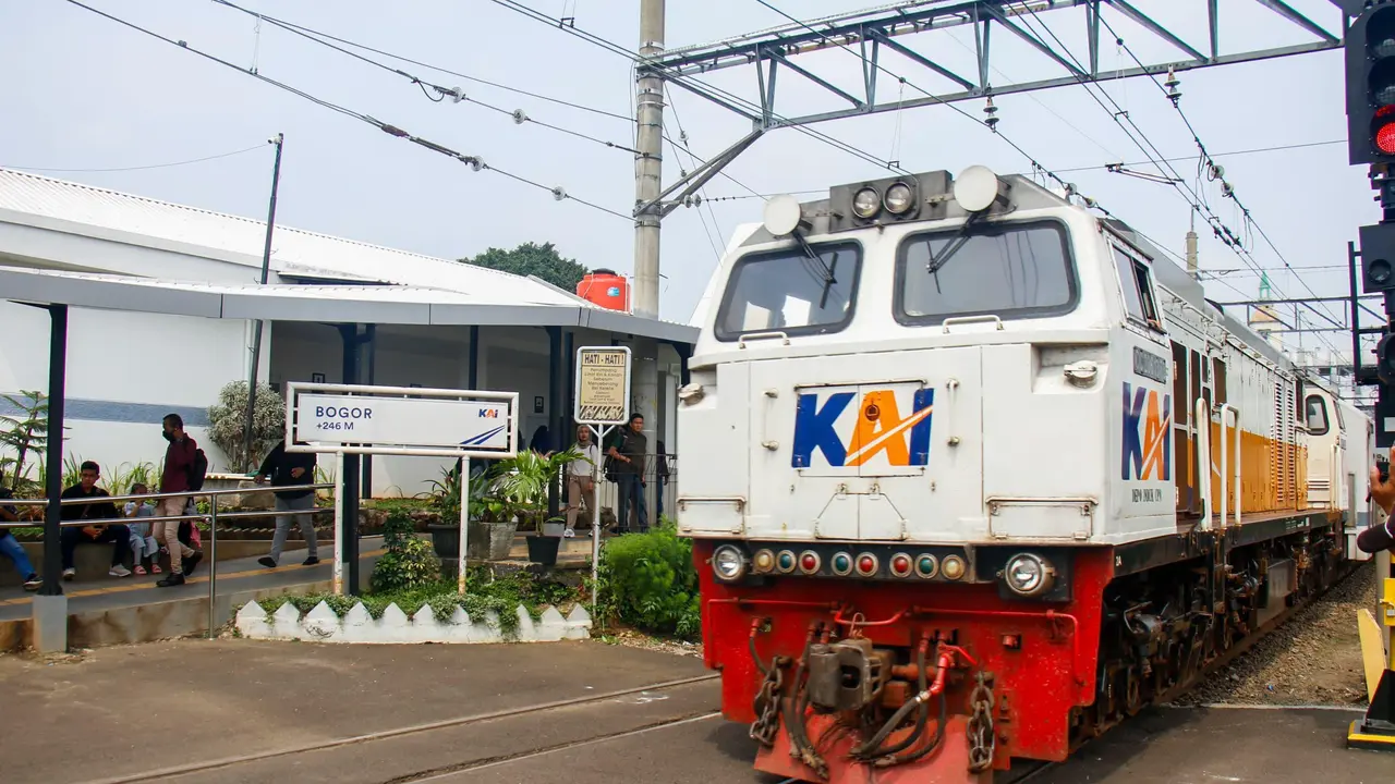 Perjalanan KA Pangrango di Stasiun Sukabumi sempat molor 50 menit.