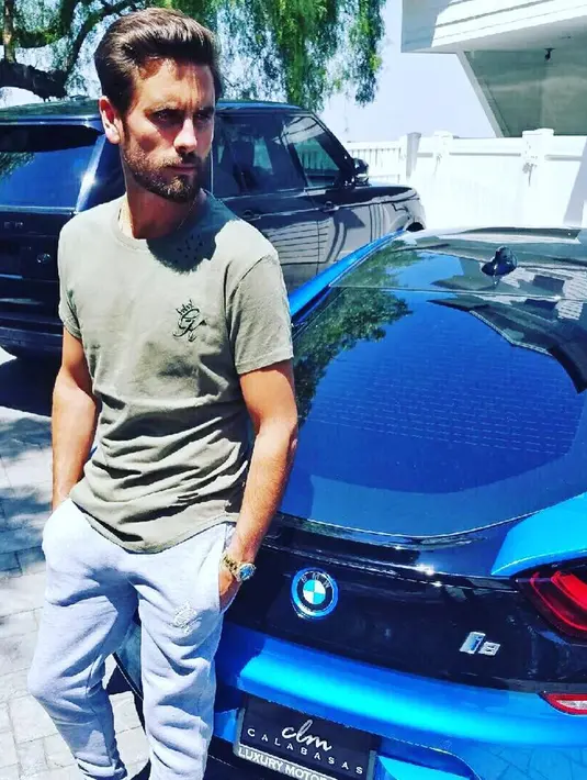 Begini nih pose andalan Scott Disick. Meski nggak senyum, kharismanya tetap terasa ya? (instagram/letthelordbewithyou)