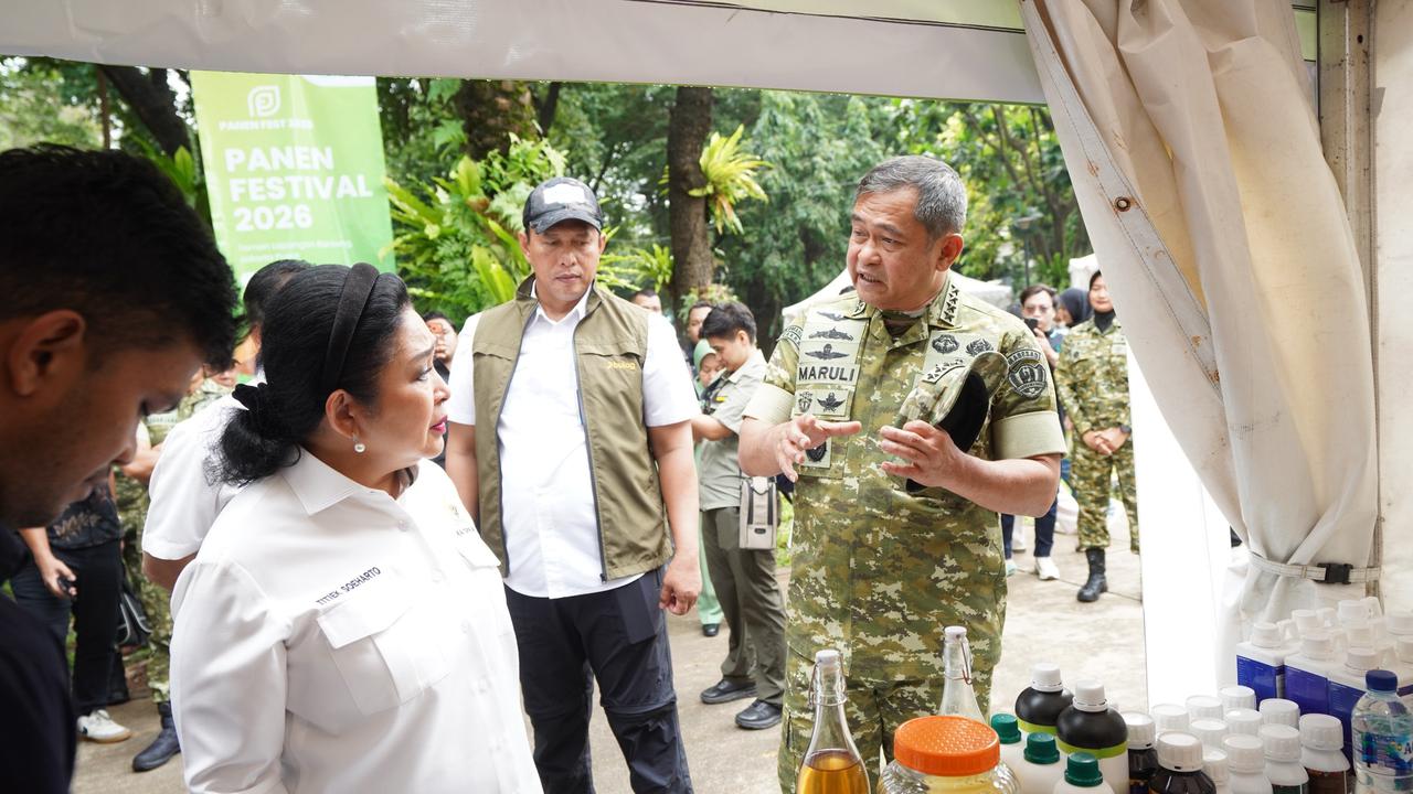 Kasad Jenderal Maruli Raih Penghargaan Insan Inspiratif Bidang Agroforestry, Pengairan, dan Teritori Pangan