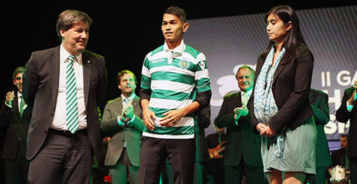 Martunis saat diperkenalkan Sporting