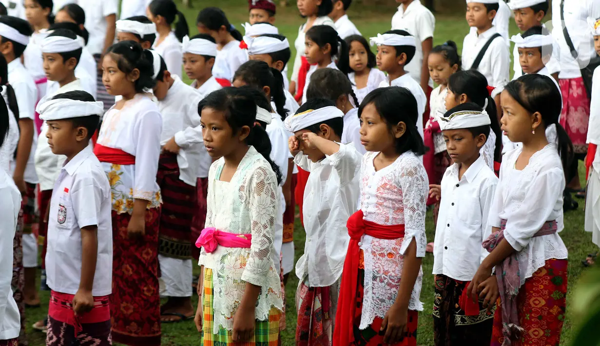 Upacara peringatan detik-detik Proklamasi di halaman Tugu Pahlawan Banjar Penglipuran, Kabupaten Bangli, Bali, dimulai sekitar pukul 07.30 WITA, Kamis (17/8/2023). (Liputan6.com/Helmi Fithriansyah)