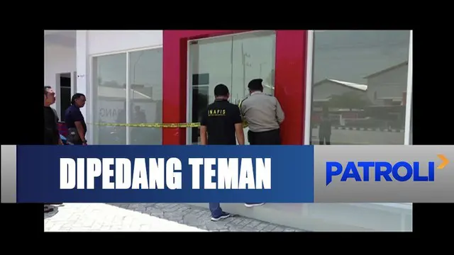 Seorang petugas SPBU tewas disabet pedang oleh temannya gegara tak mau memberikan uang untuk membeli minuman keras.