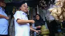 Sejumlah pimpinan DPR melakukan inspeksi mendadak untuk memastikan para pedagang pada warung eceran dapat kembali berjualan gas elpiji subsidi 3 kilogram. (Liputan6.com/Angga Yuniar)