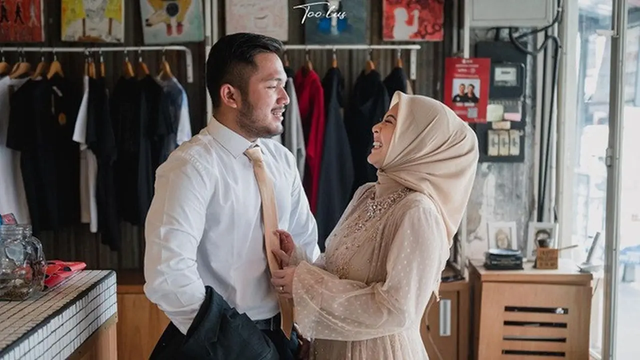 Jelang Pernikahan, Ini 8 Potret Prewedding Terbaru Kesha Ratuliu dan Adhi Permana