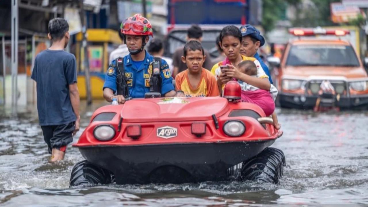 Banjir Marak, Anggota DPR Komisi VIII DPR Minta BAZNAS Perluas Bantu Korban