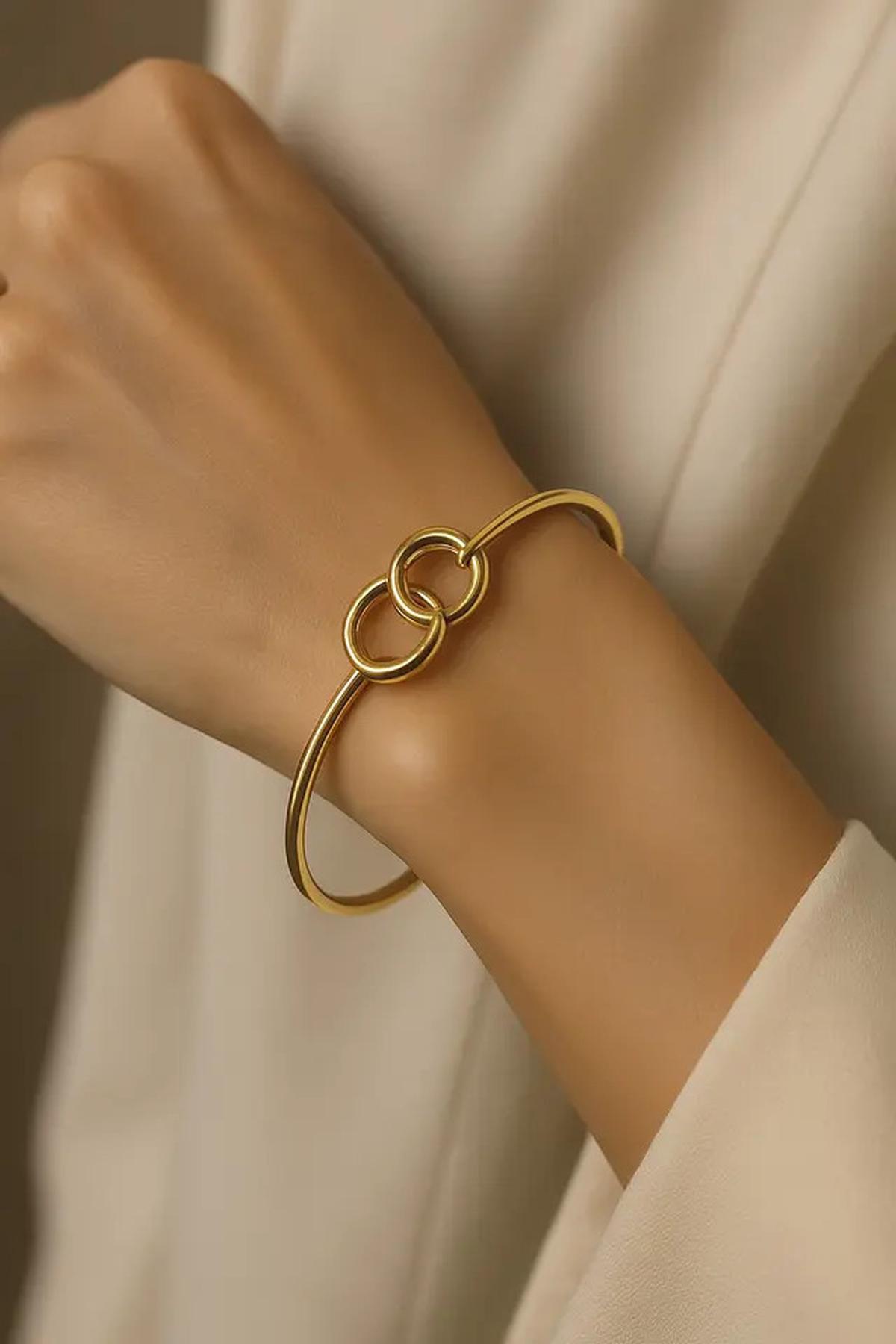 7 Inspirasi Model Gelang Oval Emas 2025 Biar Tangan Tampak Lebih Panjang