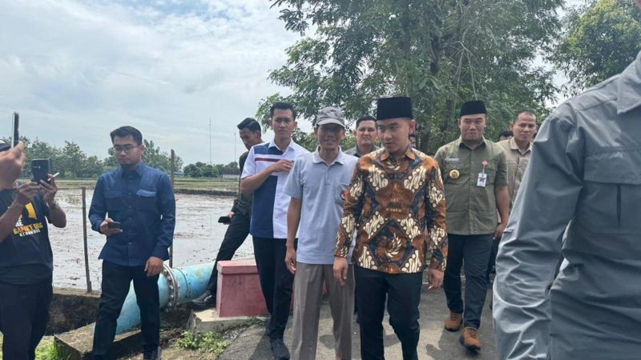 Gibran Tinjau Pengaspalan Jalan Sragen, Infrastruktur Pedesaan Kian Mulus