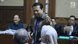 Setya Novanto bersiap menjadi saksi pada sidang dugaan merintangi penyidikan korupsi e-KTP dengan terdakwa Fredrich Yunadi di Pengadilan Tipikor, Jakarta, Kamis (3/5). Sidang mendengar keterangan saksi. (Liputan6.com/Helmi Fithriansyah)