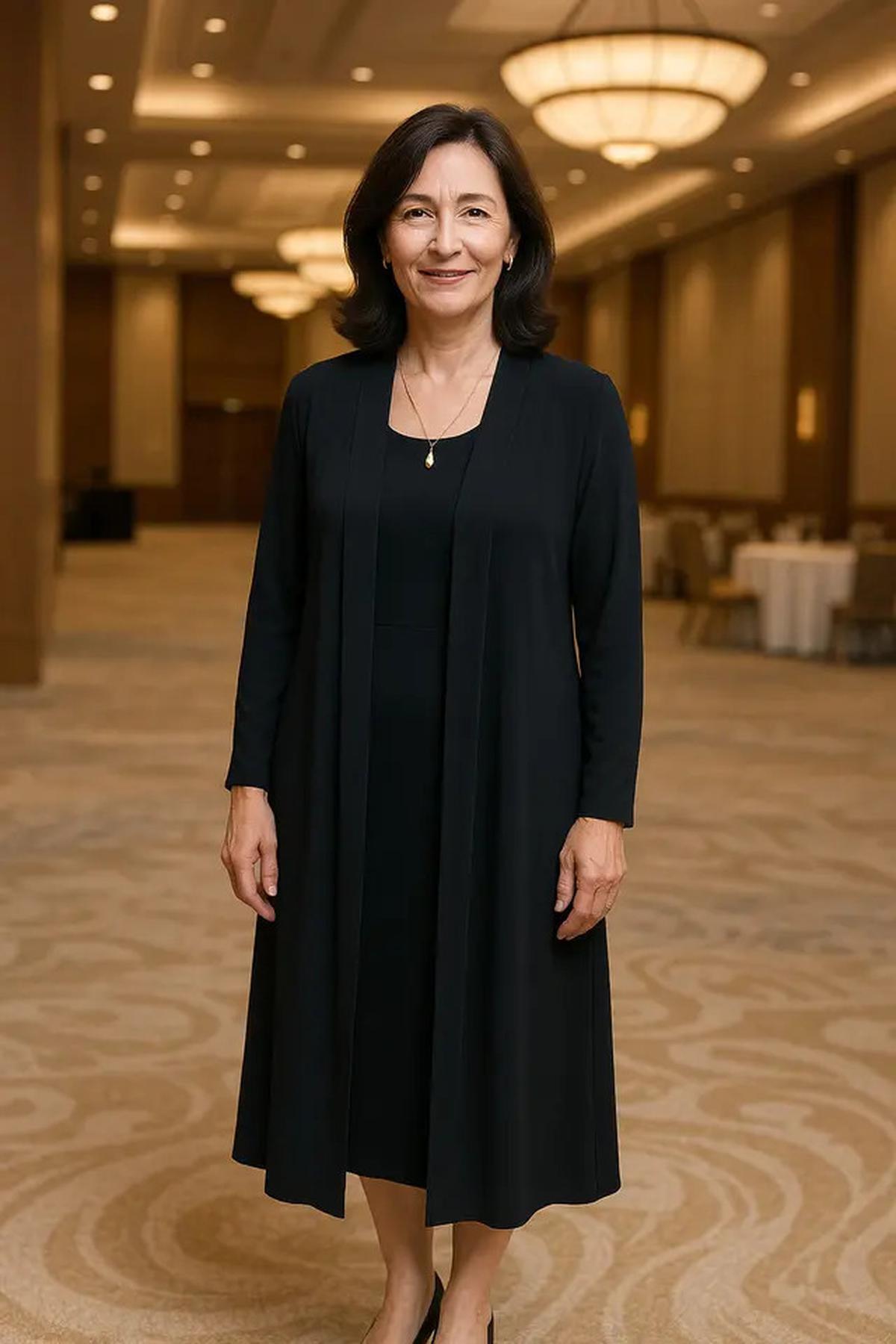 7 Model Cardigan untuk Kondangan dan Acara Resmi Ibu-Ibu Usia 50 Tahunan