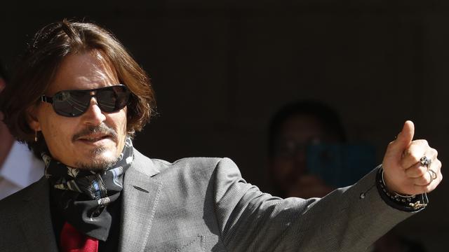 Johnny Depp dalam persidangan di London, Selasa (21/7/2020). (AP Photo/Alastair Grant)
