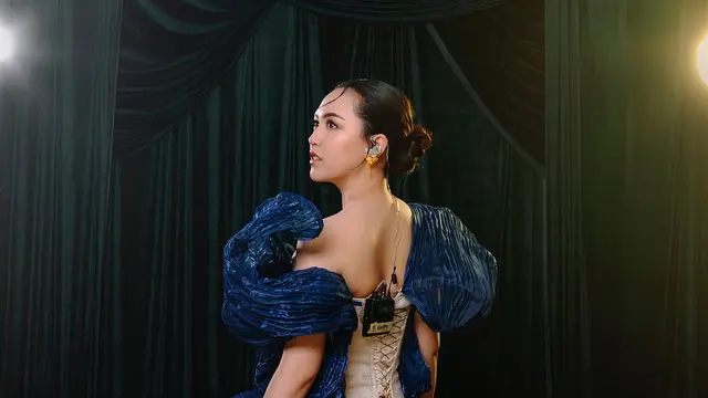 Model Baju Batik dan Kebaya ala Happy Asmara. (instagram/happy_asmara77)