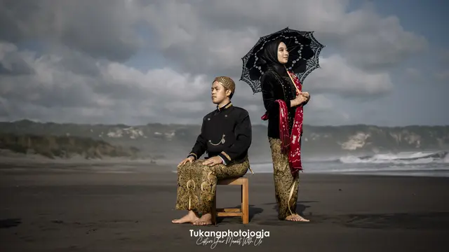 Cerita Akhir Pekan: Naik Daun Prewedding Busana Adat