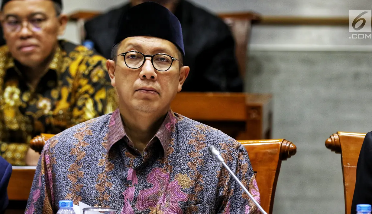 Menteri Agama Lukman Hakim Syaifuddin mengikuti rapat kerja dengan Komisi VIII DPR di Kompleks Parlemen Senayan, Jakarta, Kamis (19/9/2019). Rapat tersebut menyepakati RUU Pesantren dan Pendidikan Keagamaan diubah menjadi RUU Pesantren. (Liputan6.com/Johan Tallo)