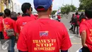 Federasi Pekerja Pelabuhan Indonesia (FPPI) melakukan aksi di Pelabuhan Tanjung Priok, Jakarta, Minggu (1/5). Buruh mengenakan kaos bertuliskan Stop Outsourshing (Liputan6.com/Angga Yuniar)