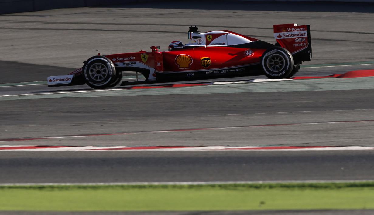 Pebalap Ferrari,Kimi Raikkonen mencatat waktu tercepatnya 1m25.977s pada sesi test pramusim F1 hari ke-3 di Sirkuit Catalunya, Barcelona, Rabu (24/2/2016) WIB.  (REUTERS/Sergio Perez)