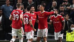 Manchester United. Manchester United terakhir bermain di divisi kedua Liga Inggris pada musim 1974/1975 sebagai juara. Pada musim 1975/1976 mereka promosi ke Divisi Utama dan tidak pernah lagi terdegradasi. Total, 47 tahun Setan Merah sukses bertahan di Divisi Utama hingga kini. (AFP/Glyn Kirk)