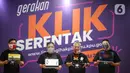 Ketua KPU Arief Budiman (kedua kanan) bersama Ketua Bawaslu, Abhan (kanan) dan Ketua DKPP Muhammad dalam acara peluncuran Gerakan Klik Serentak (GKS) di kantor KPU, Jakarta, Rabu (15/7/2020). GKS ini untuk meningkatkan kualitas daftar pemilih Pemilihan Serentak 2020. (Liputan6.com/Faizal Fanani)