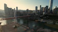 Foto udara memperlihatkan kondisi Sungai Jialing, anak Sungai Yangtze, di Kota Chongqing, China, Rabu (24/8/2022). Kekeringan di China memengaruhi tenaga air, menghentikan pengiriman, dan memaksa perusahaan-perusahaan besar untuk menangguhkan operasi. (Noel Celis/AFP)