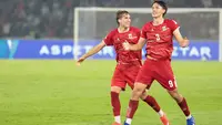 Penyerang Timnas Indonesia Mitchell Baker meluapkan kegembiraannya usai membobol gawang Bangladesh pada pertandingan Grup A FIFA ASEAN Cup 2026 di Jakarta, Kamis (1/10/2026). (KLY/Budy Santoso)