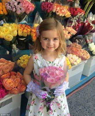 Annabelle akhirnya berhasil mendapatkan pernikahan yang diharapannya dan bisa menjadi gadis pembawa bunga. | Foto: copyright dailymail.co.uk