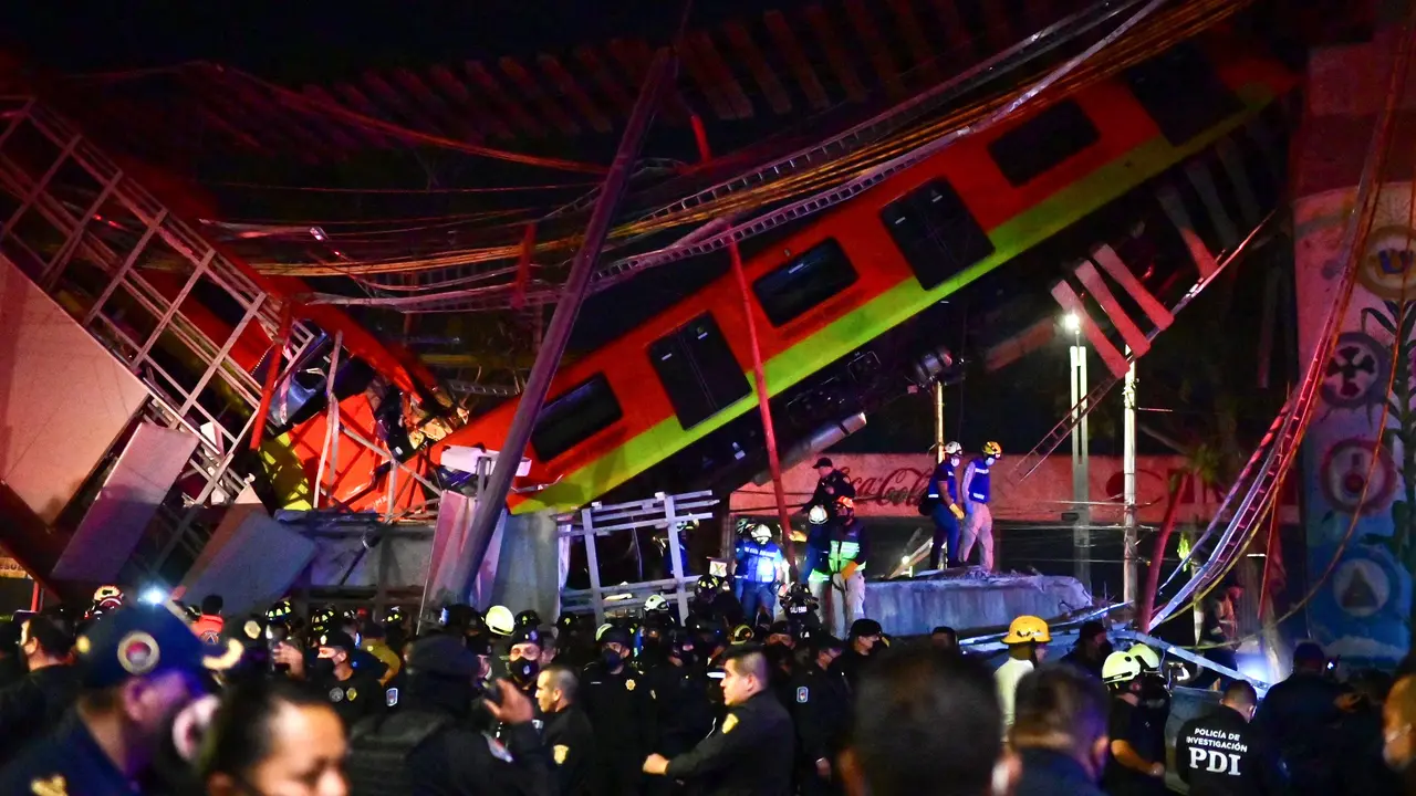 Jembatan Layang Metro di Meksiko Ambruk