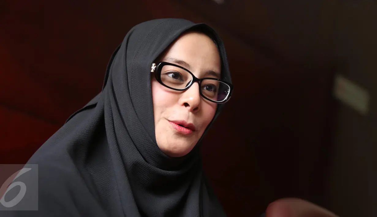  Putri Aisyah Aminah saat jumpa pers di kawasan menteng, Jakarta, Kamis (23/3). Istri Ustad Al Habsyi membeberkan perihal masalah rumah tangganya yang sudah di ujung tanduk. (Liputan6.com/Herman Zakharia)