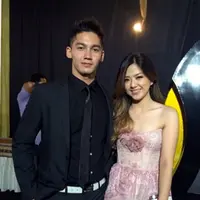 Namun, tak banyak yang diinfokan oleh Ati saat dikorek keterangan tentang proses lamaran yang dilakukan.  (Via Instagram/@samuel_zylgwyn)