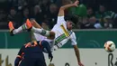 Musim ini Amouda, Suriah itu sudah berhasil mencetak dua gol dari 19 laga bersama Borussia M'Gladbach. (AFP/Patrik Stollarz)