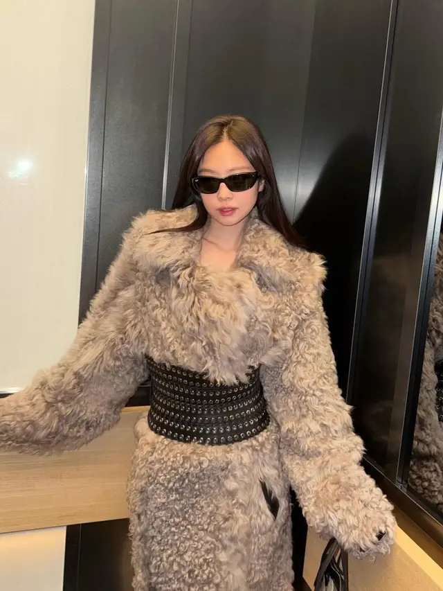 Gaya Jennie BLACKPINK Rayakan Ultah ke-30, Ternyata Pakai Dress yang Dirancang Bella Hadid