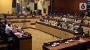 Menteri Dalam Negeri Tito Karnavian, Ketua KPU Hasyim Asy’ari, Ketua DKPP Muhammad, Ketua Bawaslu Rahmat Bagja, dan Sekjen Kementerian Dalam Negeri Suhajar Diantoro saat rapat kerja dengan Komisi II DPR RI di Kompleks Parlemen, Senayan, Jakarta, Selasa (7/6/2022). (Liputa6.com/Angga Yuniar)