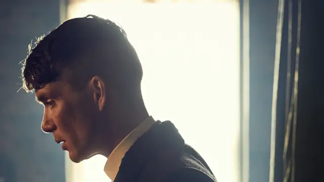 Cillian Murphy sebagai Thomas Shelby di Peaky Blinders. (Foto: Robert Viglasky/Netflix)